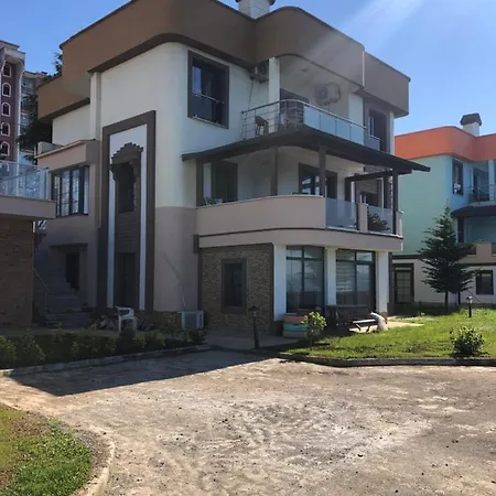 Seyran Seaside Apartments- 2-garden Floor فيلة *